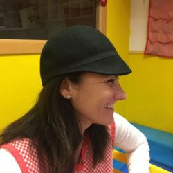 avui tothom amb barret 10