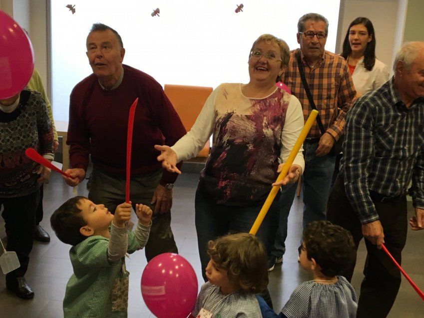 LES DUES EDATS UNIDES PELS GLOBUS