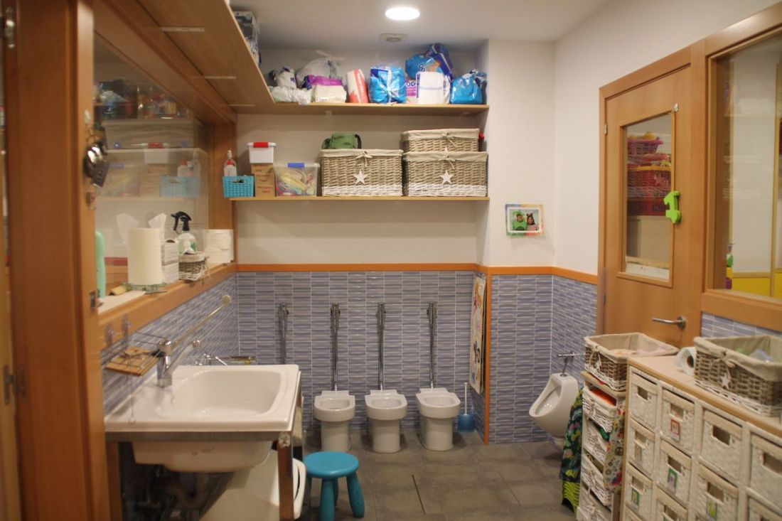 El lavabo dels Vaixells i els Dracs.