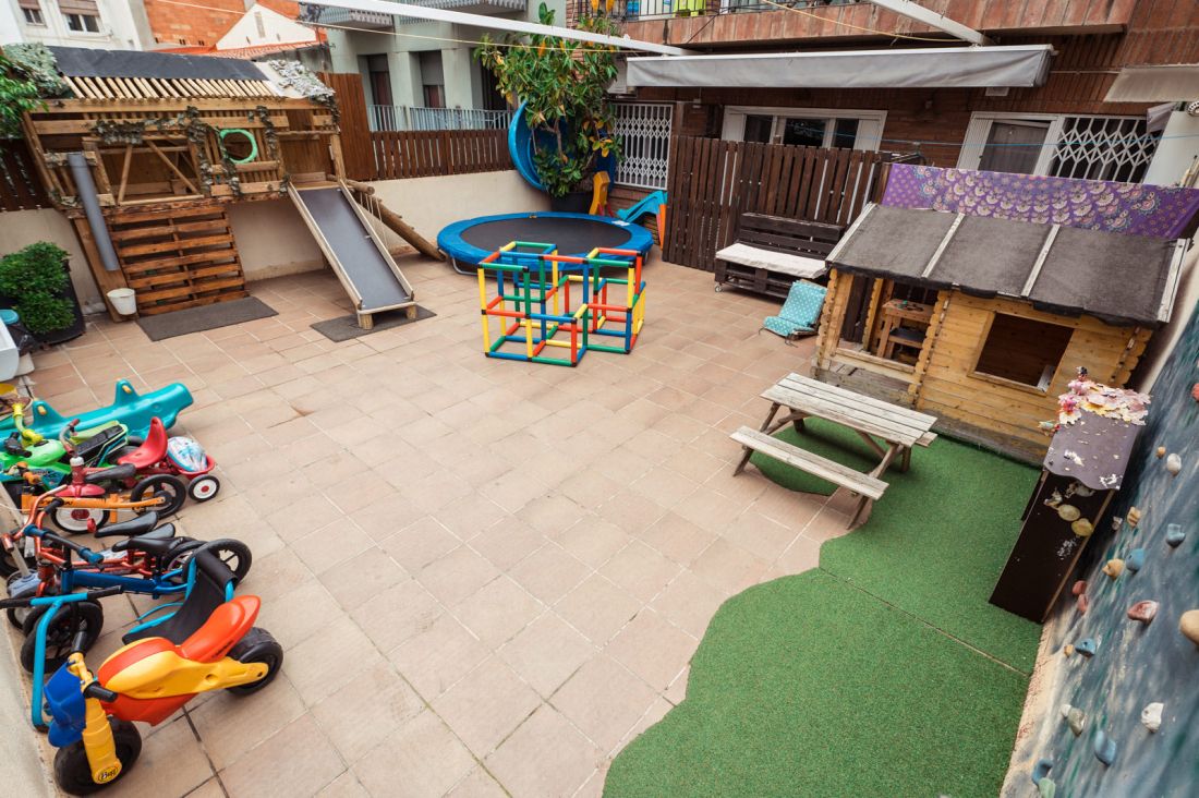 El pati dels Vaixells i els Dracs.