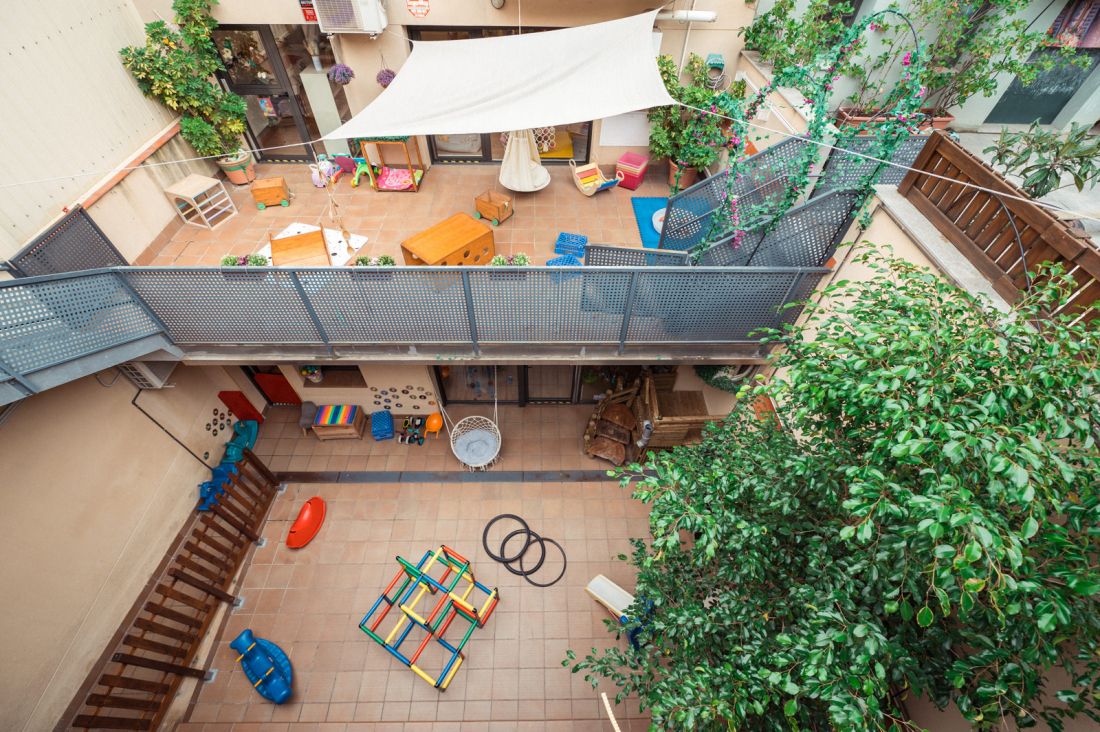 El pati dels Dofins i les Girafes i el dels Ànecs.