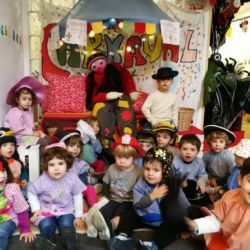 avui tothom amb barret 05