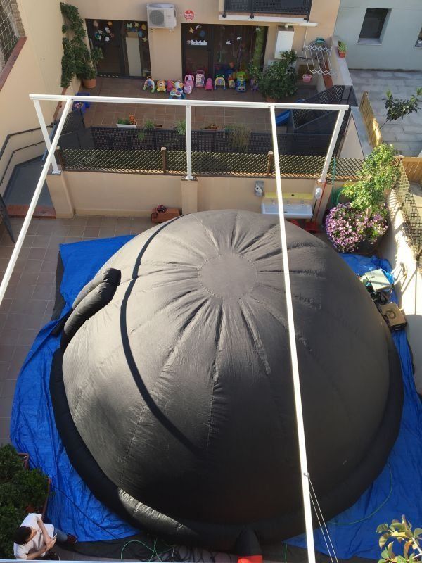 ÉS UN OCELL? ÉS UN AVIÓ? N0! ÉS...