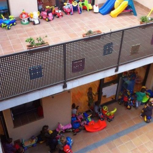 Els patis dels Ànecs i el dels Dofins i les Girafes