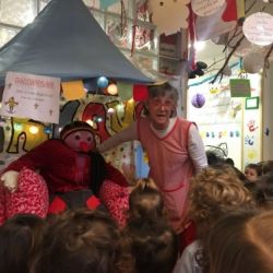 avui tothom amb barret 02